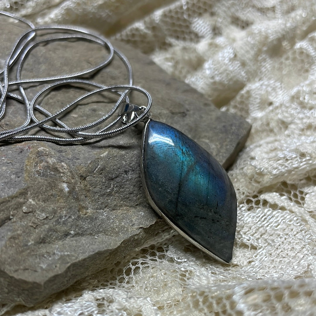 Labradorite Pendant Necklace with sterline 18" snake chain